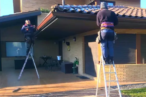 Mantenimiento y revisión de canalones de aluminio instalados