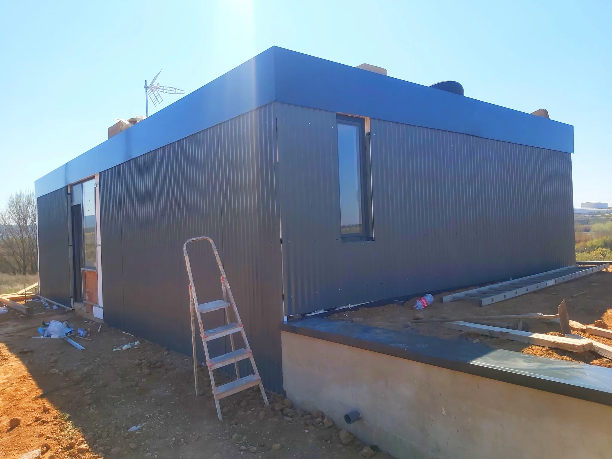 Ejemplo de remates y plegados en aluminio 1